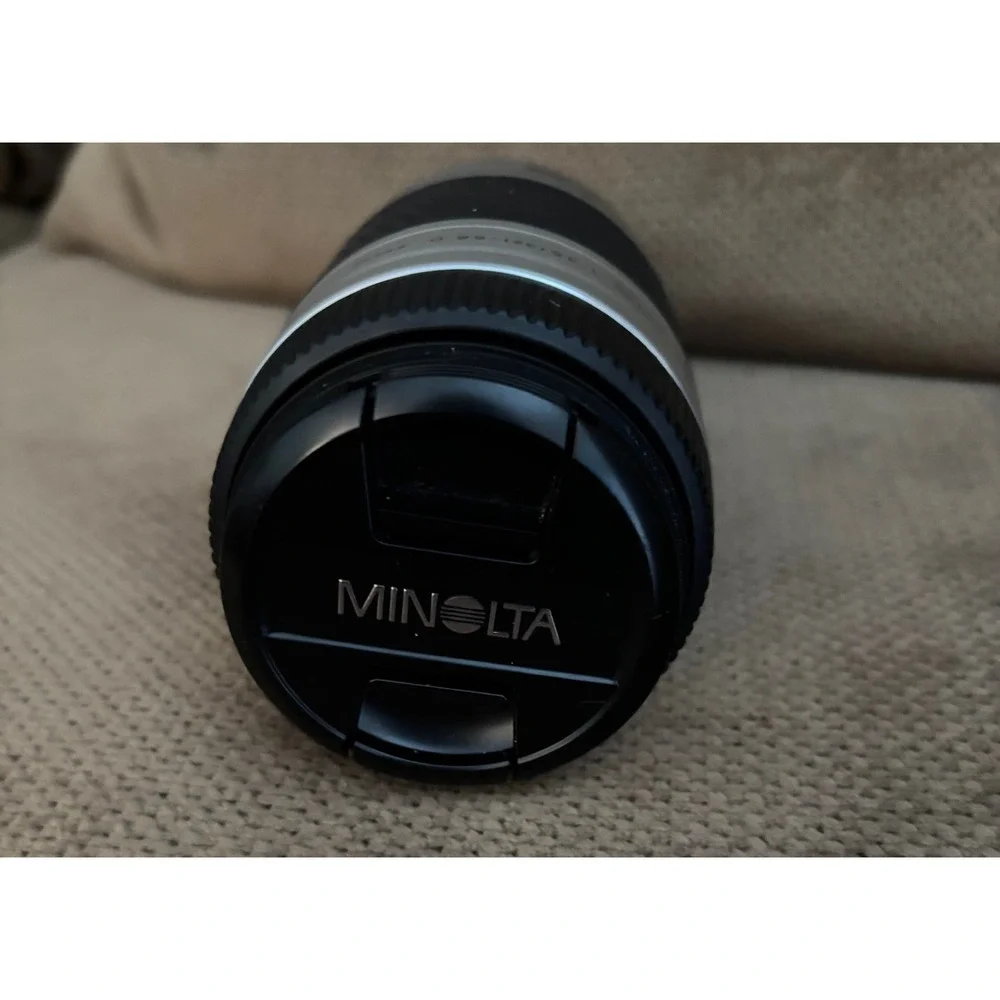 Minolta AF 75-300 4.5-5.6D zoom lens